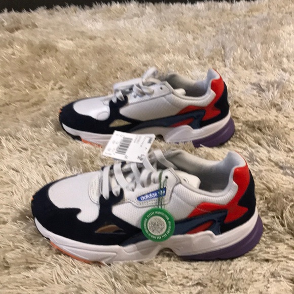 Adidas Falcon US size 9 - Picture 2 of 4